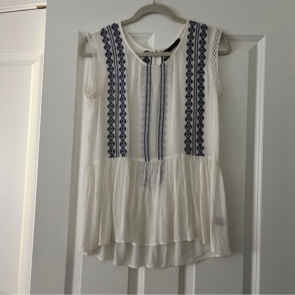 THML White Peplum Sleeveless Blouse Women’s size Medium with Bib Collar